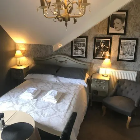 Anchorage House 3*