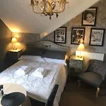 Anchorage House 3*