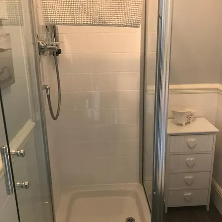 Anchorage House 3* ويتبي